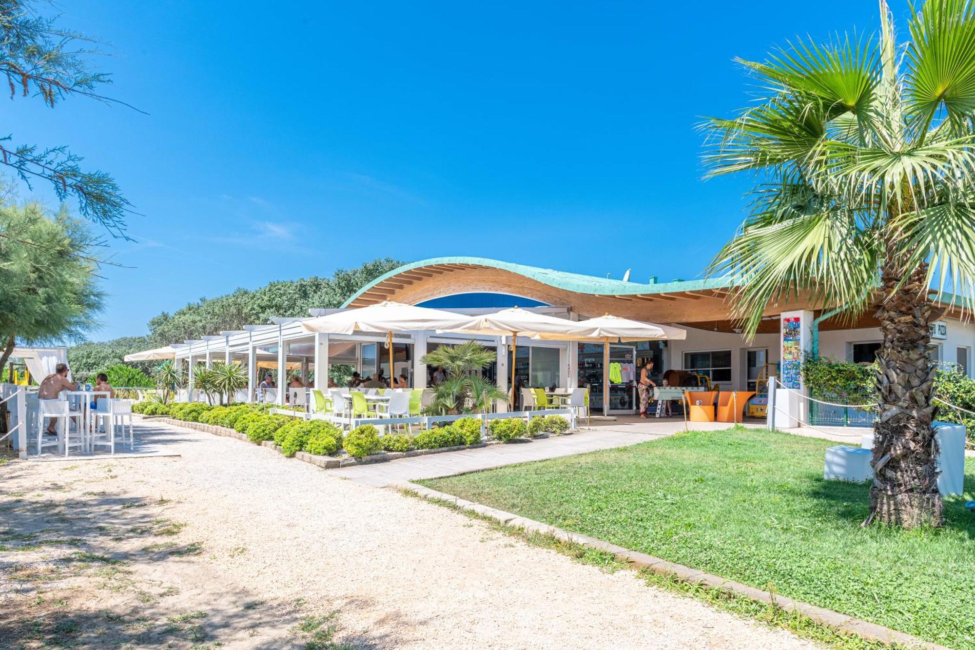 Altanea Apartments Con Piscina Caorle Exterior photo