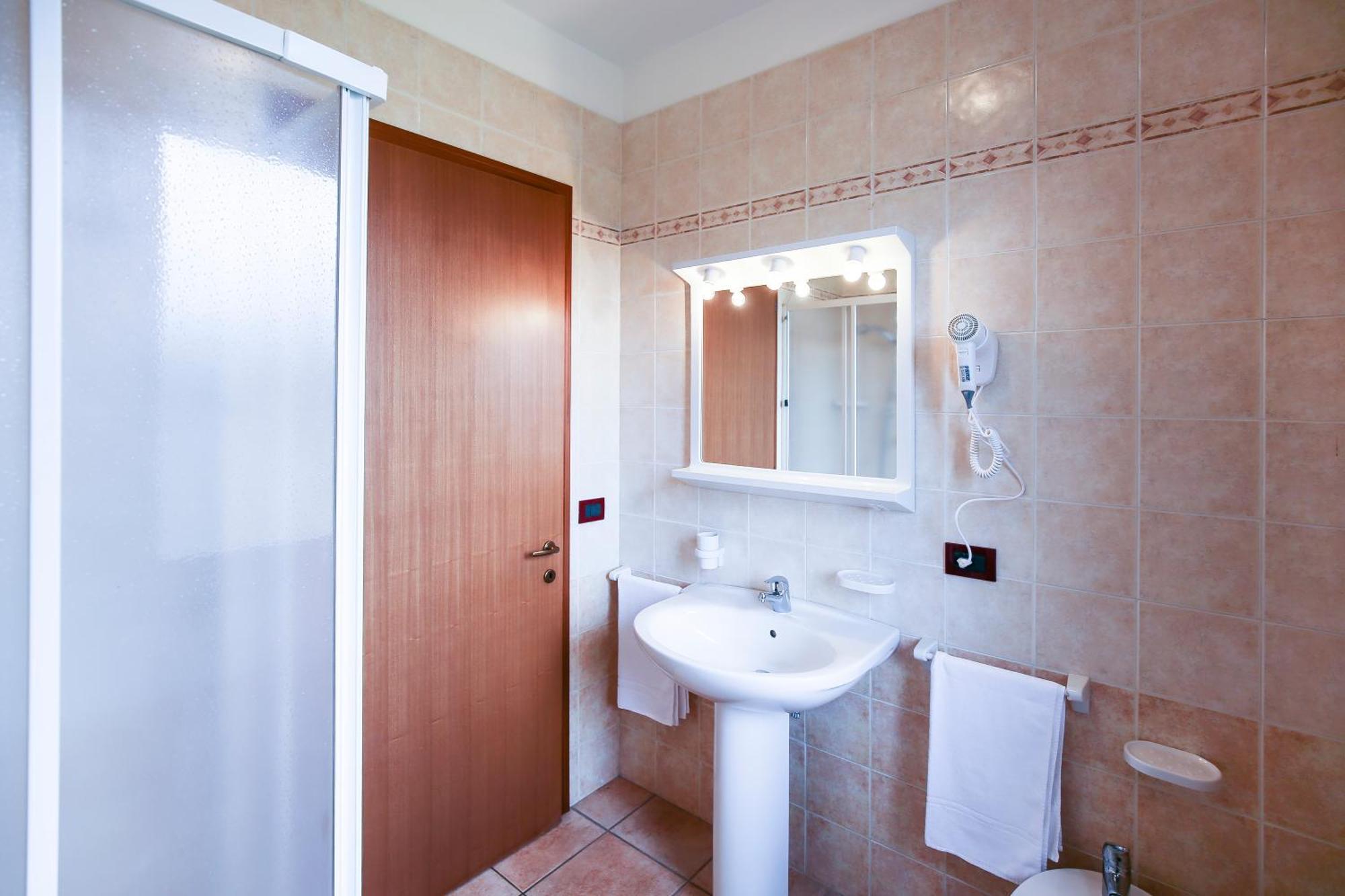 Altanea Apartments Con Piscina Caorle Exterior photo