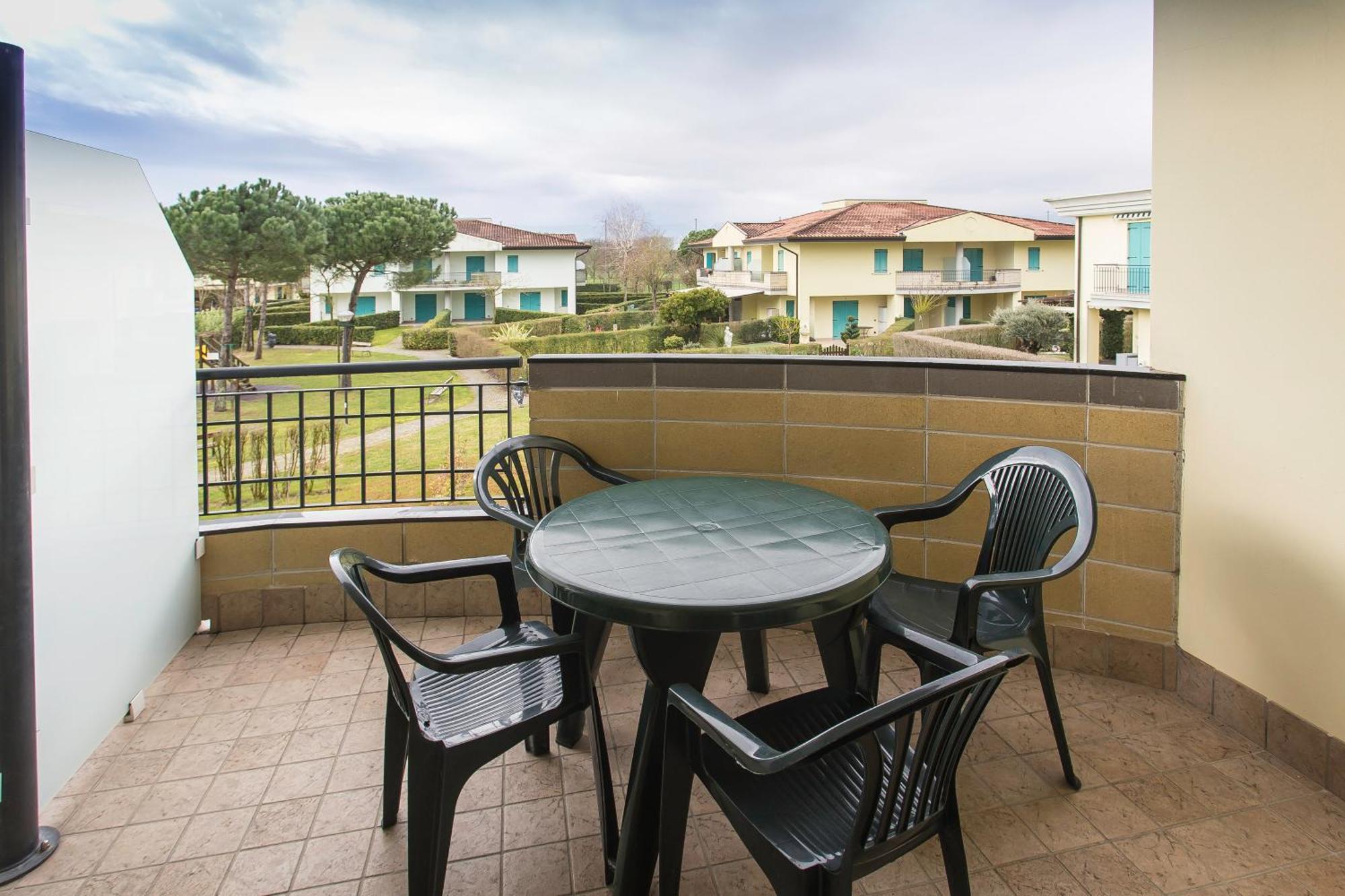 Altanea Apartments Con Piscina Caorle Exterior photo